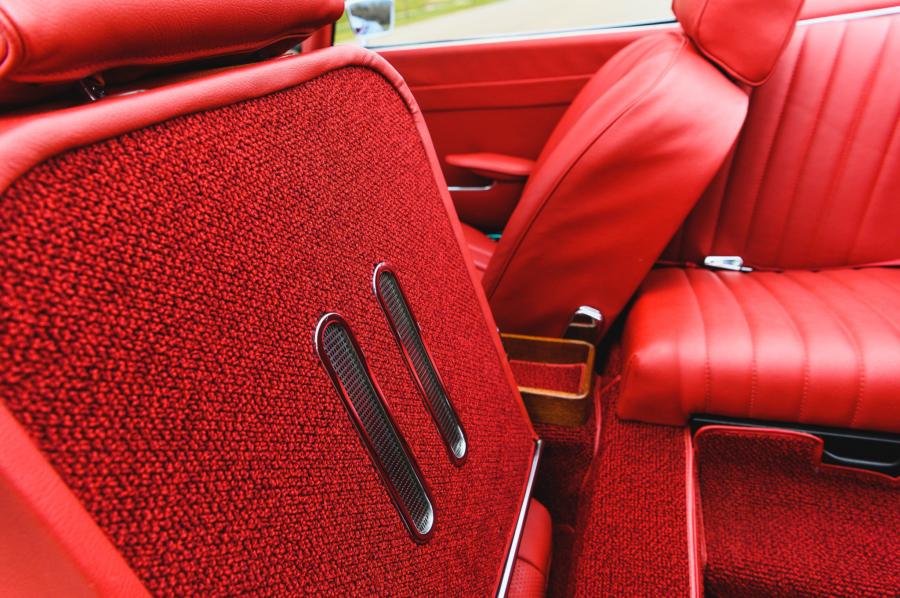 Интерьер Mercedes-Benz 280 SL (W113) 1969 года  (EU) (фото 94 из 141)